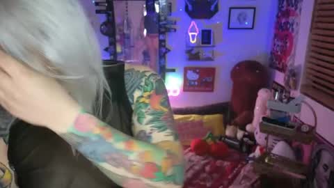 Snapshot of cherryb0mbb0mb chatting on 01-04-25, 06:52 CherryBombBomb online show from 01-04-25, 06:52