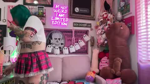 Snapshot of cherryb0mbb0mb chatting on 10-24-25, 07:54 CherryBombBomb online show from 10-24-25, 07:54