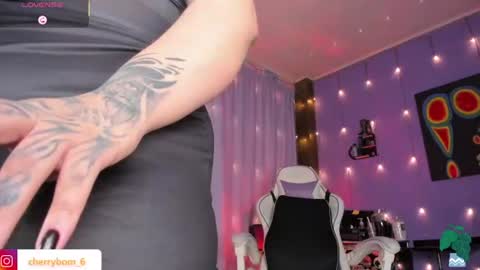  dayis independent model  online show from 07-30-26, 01:15
