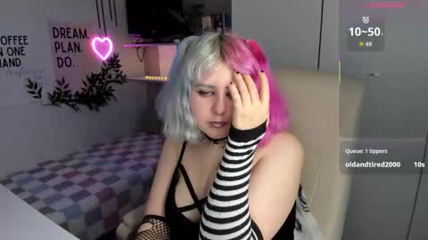 Snapshot of cherrybounce chatting on 02-14-26, 09:33 Sarah online show from 02-14-26, 09:33