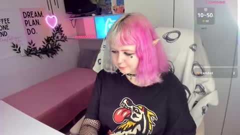 Snapshot of cherrybounce chatting on 02-24-26, 09:24 Sarah online show from 02-24-26, 09:24