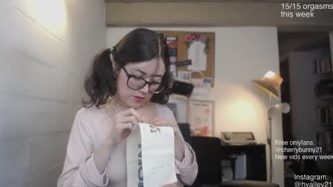 Snapshot of cherrybunny21 chatting on 03-08-26, 04:27 Sarah Prez online show from 03-08-26, 04:27