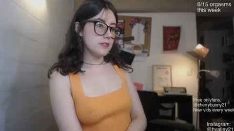Sarah Prez online show from 06-17-26, 04:15