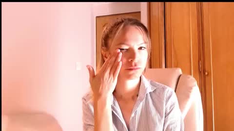 Snapshot of cherrycoloured chatting on 11-11-25, 12:16 Anna online show from 11-11-25, 12:16