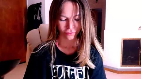 Snapshot of cherrycoloured chatting on 02-21-26, 11:55 Anna online show from 02-21-26, 11:55