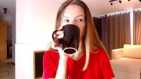 Snapshot of cherrycoloured chatting on 02-22-26, 01:53 Anna online show from 02-22-26, 01:53