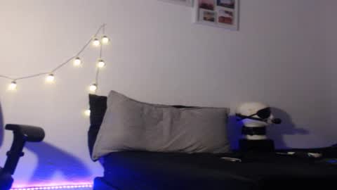 Snapshot of cherryhottie05 chatting on 03-12-26, 01:23 Andres cherry online show from 03-12-26, 01:23