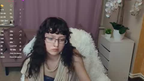 Snapshot of cherrylanding chatting on 06-11-26, 07:56 Isabel online show from 06-11-26, 07:56