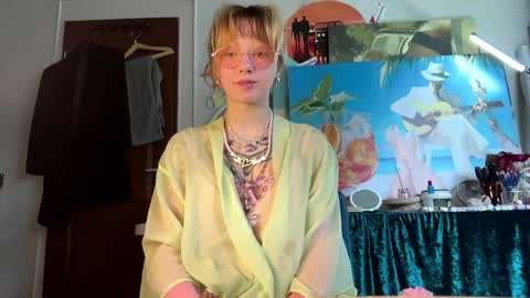 Snapshot of cherrylcornes chatting on 05-03-26, 12:33 Nika online show from 05-03-26, 12:33