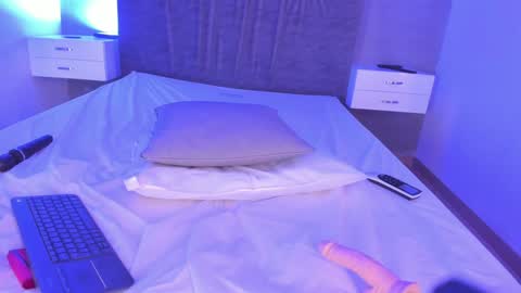Snapshot of cherrysnow_ chatting on 01-29-25, 10:05 Cherry online show from 01-29-25, 10:05