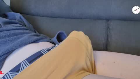 Snapshot of chezmonsieur_g chatting on 10-20-25, 06:08 Grey online show from 10-20-25, 06:08