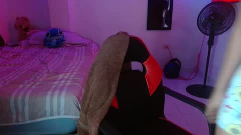 Snapshot of chiara_20 chatting on 02-09-26, 02:04 Airam online show from 02-09-26, 02:04