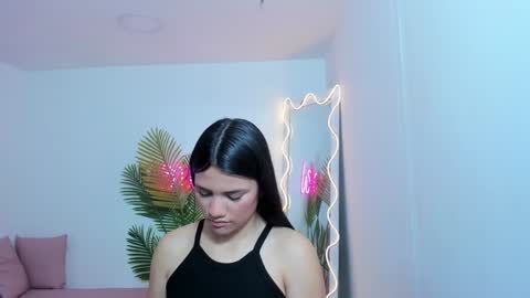 Snapshot of chiara_tay chatting on 01-18-25, 07:15 Chiara online show from 01-18-25, 07:15