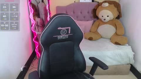 Snapshot of chiara_tay chatting on 10-27-25, 03:32 Chiara online show from 10-27-25, 03:32