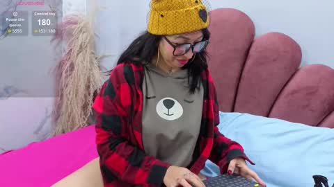 Snapshot of chiarajjones chatting on 11-07-25, 01:33 CHIARA online show from 11-07-25, 01:33