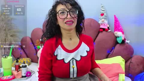 Snapshot of chiarajjones chatting on 11-29-25, 12:52 CHIARA online show from 11-29-25, 12:52