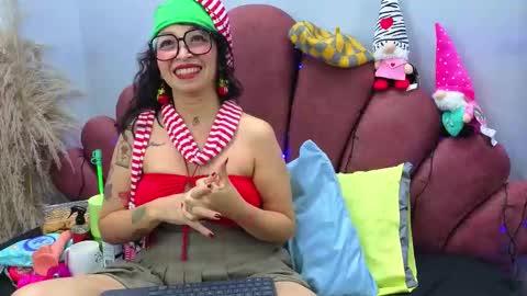 Snapshot of chiarajjones chatting on 12-03-25, 12:47 CHIARA online show from 12-03-25, 12:47