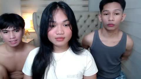 Snapshot of chick_renz chatting on 06-27-26, 05:45 chick_renz online show from 06-27-26, 05:45