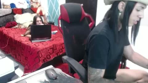 Snapshot of chico_explosivo chatting on 09-17-25, 01:51 chico_explosivo online show from 09-17-25, 01:51