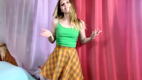 Snapshot of chill_velvet chatting on 09-11-25, 02:28 Sasha online show from 09-11-25, 02:28