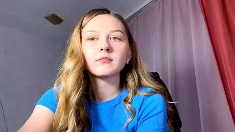 Snapshot of chill_velvet chatting on 09-18-25, 04:42 Sasha online show from 09-18-25, 04:42