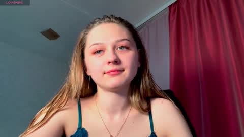 Snapshot of chill_velvet chatting on 09-27-25, 01:38 Sasha online show from 09-27-25, 01:38