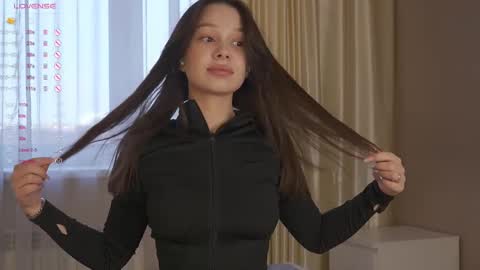 Snapshot of chillgirlll chatting on 12-16-25, 05:56 Nicole online show from 12-16-25, 05:56