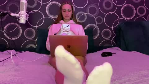 Snapshot of chillgoddess chatting on 12-08-24, 01:25 Goddess Vika - owner of all ur money online show from 12-08-24, 01:25