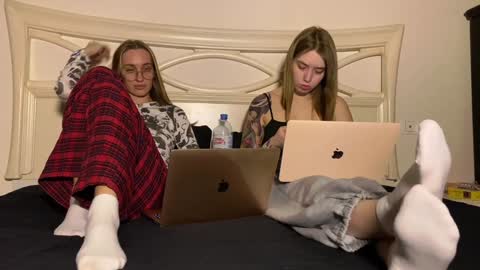 Snapshot of chillgoddess chatting on 12-28-24, 06:40 Goddess Vika - owner of all ur money online show from 12-28-24, 06:40