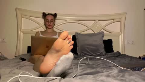 Snapshot of chillgoddess chatting on 12-29-24, 10:25 Goddess Vika - owner of all ur money online show from 12-29-24, 10:25