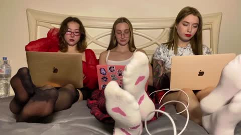 Snapshot of chillgoddess chatting on 12-31-24, 02:25 Goddess Vika - owner of all ur money online show from 12-31-24, 02:25