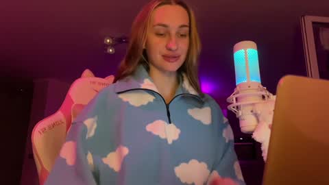 Snapshot of chillgoddess chatting on 01-24-25, 05:21 Goddess Vika - owner of all ur money online show from 01-24-25, 05:21