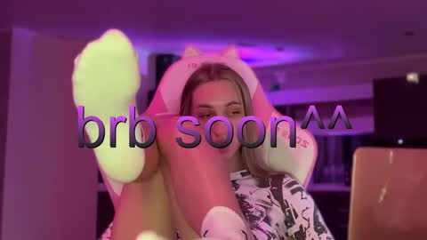 Snapshot of chillgoddess chatting on 03-09-25, 04:00 Goddess Vika - owner of all ur money online show from 03-09-25, 04:00