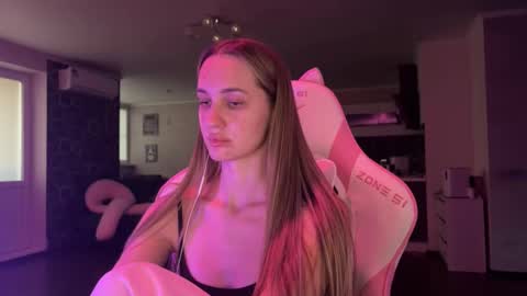 Snapshot of chillgoddess chatting on 09-10-25, 03:12 Goddess Vika - owner of all ur money online show from 09-10-25, 03:12