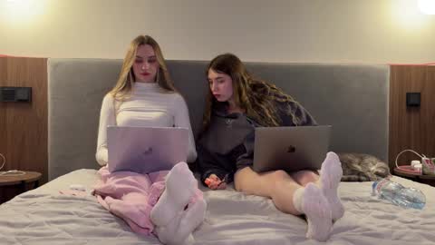 Snapshot of chillgoddess chatting on 11-14-25, 03:44 Goddess Vika - owner of all ur money online show from 11-14-25, 03:44