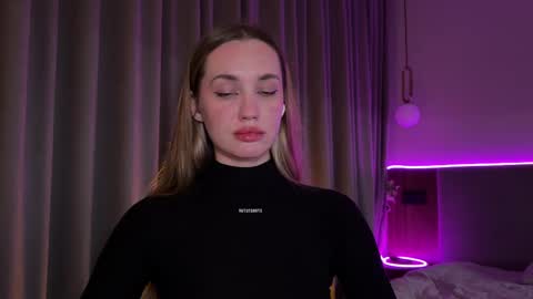 Snapshot of chillgoddess chatting on 11-23-25, 03:34 Goddess Vika - owner of all ur money online show from 11-23-25, 03:34