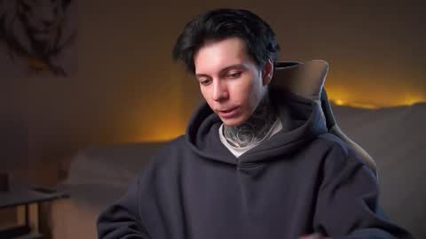 Snapshot of chillguy2k chatting on 11-06-25, 04:02 Rick online show from 11-06-25, 04:02