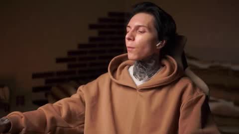 Snapshot of chillguy2k chatting on 12-04-25, 05:32 Rick online show from 12-04-25, 05:32