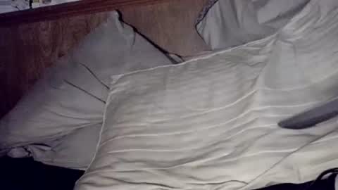 Chilling online show from 09-21-25, 02:35