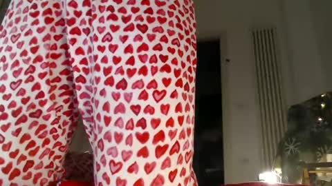 Snapshot of chillwithcamii chatting on 02-08-25, 02:04 yoursensualparadise online show from 02-08-25, 02:04