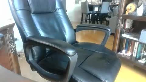 Snapshot of chiphoneman chatting on 10-29-25, 06:09 chiphoneman online show from 10-29-25, 06:09