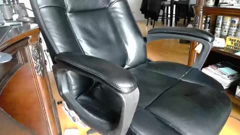 Snapshot of chiphoneman chatting on 03-07-26, 02:03 chiphoneman online show from 03-07-26, 02:03