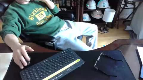 Snapshot of chiphoneman chatting on 03-09-26, 04:00 chiphoneman online show from 03-09-26, 04:00