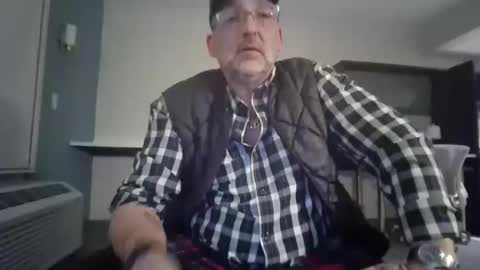 Snapshot of chippy70 chatting on 02-17-26, 06:32 chippy70 online show from 02-17-26, 06:32