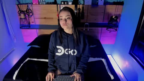 Chloeallennn  online show from 04-11-26, 09:13