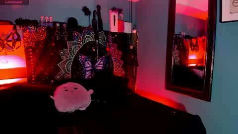 Chloeallennn  online show from 04-22-26, 12:18