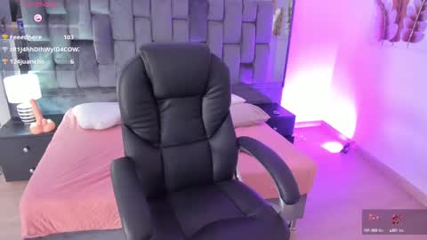 Snapshot of chloe__evans_ chatting on 02-10-25, 09:04 Chloe online show from 02-10-25, 09:04