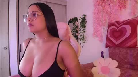 chloe__moon_ online show from 06-19-26, 04:17