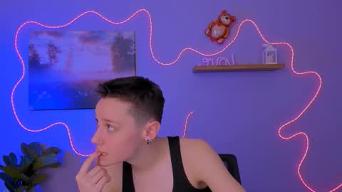 chloe_berry1 online show from 03-14-26, 09:48