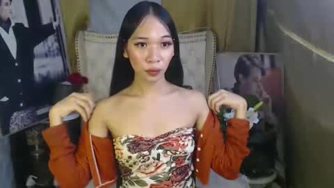 Snapshot of chloe_bilat chatting on 11-25-25, 11:27 chloe_bilat online show from 11-25-25, 11:27